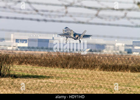 De l'air israélienne Lockheed Martin F-35 (Adir) Terres en Italie pour le ravitaillement en carburant (8 décembre 2016) Banque D'Images