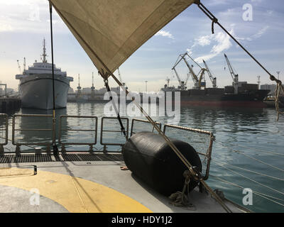 Les navires dans le port commercial à Casa Port, Casablanca, Maroc. Banque D'Images