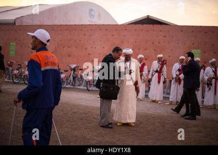 Spectacle culturel musical marocain, en dehors de la COP22 Conférence des Nations Unies sur le Changement Climatique qui se tiendra à Marrakech, Maroc. 2016. Banque D'Images