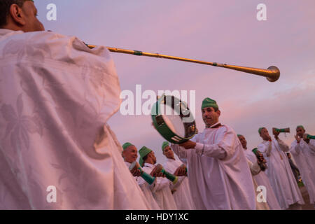 Spectacle culturel musical marocain, en dehors de la COP22 Conférence des Nations Unies sur le Changement Climatique qui se tiendra à Marrakech, Maroc. 2016. Banque D'Images