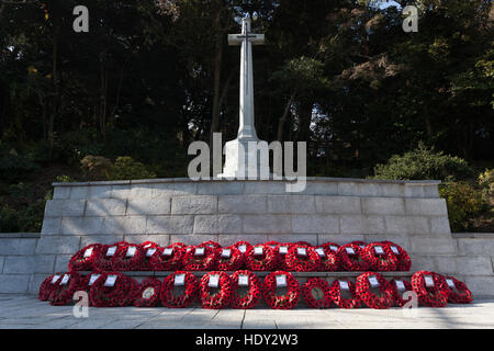 Cérémonie du dimanche du souvenir au cimetière des graves de la guerre du Commonwealth à Hodogaya, Yokohama, Japon. Banque D'Images