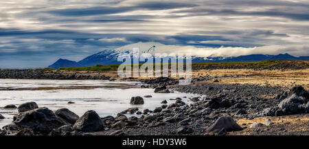 Coastline-The Snaefellsjokull Parc National Glacier Snaefellsjokull,, Péninsule de Snæfellsnes, l'Islande Banque D'Images