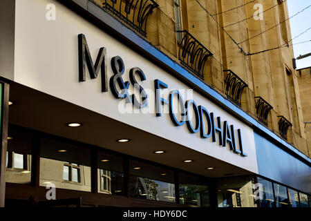 M & S Foodhall signe, Bristol, Royaume-Uni Banque D'Images