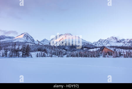 Štrbské Pleso Heure Bleue Banque D'Images