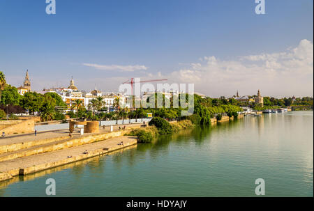 La rivière Guadalquivir à Séville, Espagne Banque D'Images