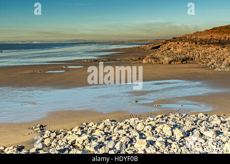 Rest Bay Porthcawl lors d'une froide journée d'hiver lumineux, à la fin de novembre, dans le sud du Pays de Galles Banque D'Images