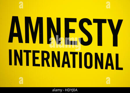 Logo das der Marke "Amnesty International", Berlin. Banque D'Images