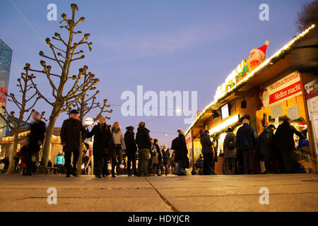 Le marché de Noël (Stuttgarter Weihnachstmarkt) à Stuttgart, Allemagne. Le rapport annuel du marché de l'Avent est de plus de 300 ans. Banque D'Images