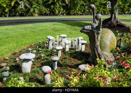 Sculptures dans Na 'Aina Kai Botanical Gardens et parc de sculptures, Kauai, Hawaï. Banque D'Images