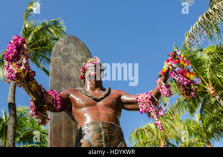 Duke Paoa Kahanamoku, la plage de Waikiki, Honolulu, Oahu, Hawaii. Banque D'Images