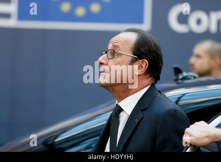 Bruxelles, Belgique. Le 15 décembre, 2016. Le Président français François Hollande arrive au sommet de l'UE à son siège à Bruxelles, Belgique, le 15 décembre 2016. © Ye Pingfan/Xinhua/Alamy Live News Banque D'Images