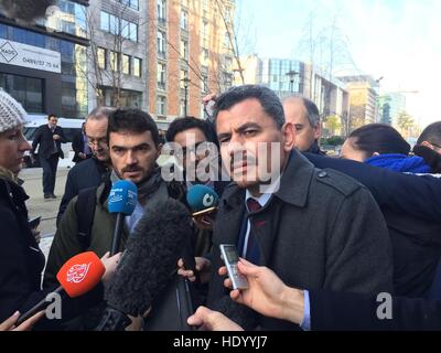 Bruxelles, Belgique. Le 15 décembre, 2016. Brita Hagi Hasan, maire de East Alep, répond aux questions des journalistes à Bruxelles, Belgique, 15 décembre 2016. Hasan se sont rendus à Bruxelles pour un sommet des chefs d'Etats de l'UE. Photo : Alvise Armellini/dpa/Alamy Live News Banque D'Images