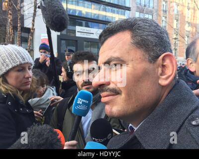 Bruxelles, Belgique. Le 15 décembre, 2016. Brita Hagi Hasan, maire de East Alep, répond aux questions des journalistes à Bruxelles, Belgique, 15 décembre 2016. Hasan se sont rendus à Bruxelles pour un sommet des chefs d'Etats de l'UE. Photo : Alvise Armellini/dpa/Alamy Live News Banque D'Images