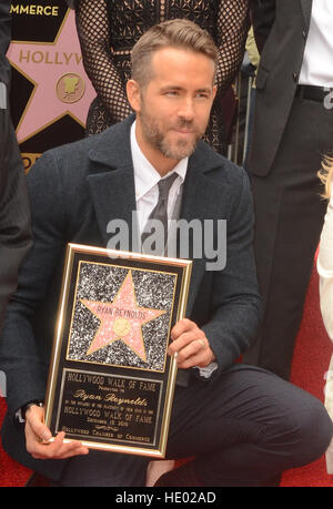 Hollywood, USAlifornia, USA. Le 15 décembre, 2016. Ryan Reynolds à la cérémonie à Ryan Reynolds avec une étoile sur le Hollywood Walk of Fames le 15 décembre 2016 à Hollywood, USAlifornia. © David Edwards/media/Alamy Punch Live News Banque D'Images