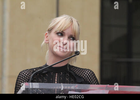 Hollywood, USAlifornia, USA. Le 15 décembre, 2016. Anna Faris photographié à la cérémonie à Ryan Reynolds avec une étoile sur le Hollywood Walk of Fames le 15 décembre 2016 à Hollywood, USAlifornia. © David Edwards/media/Alamy Punch Live News Banque D'Images