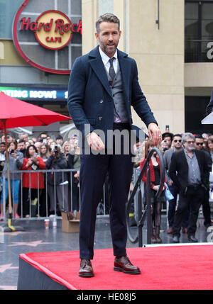Hollywood, CALIFORNIE, États-Unis. 15 décembre 2016. 15 décembre 2016 - Hollywood, Californie - Ryan Reynolds. Ryan Reynolds honoré avec Star sur le Hollywood Walk of Fame. Crédit photo : F. Sadou © AdMedia /Alamy Live News Banque D'Images