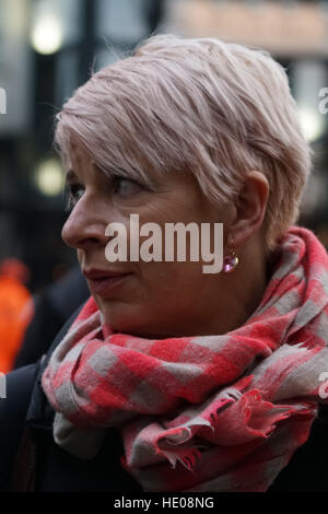 Londres, Royaume-Uni. 14Th Dec 2016. Katie Hopkin assister à l'audience de libération sous caution le Sergent Blackman ajourné la semaine prochaine, le 16 décembre 2016, Londres, Royaume-Uni. Photo par voir Li/Photo Capital © Voir Li/Alamy Live News Banque D'Images