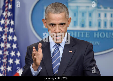 Washington DC, USA. 14Th Dec 2016. Le président des États-Unis Barack Obama effectue sa dernière conférence de presse de l'année dans la salle des conférences de presse de la Maison Blanche à Washington, DC, le 16 décembre 2016. Crédit : Olivier Douliery/piscine par MediaPunch MediaPunch /CNP © Inc/Alamy Live News Banque D'Images