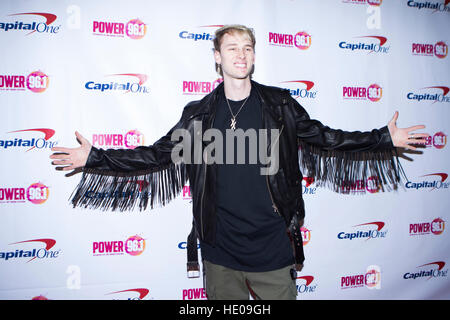 Atlanta, USA. 14Th Dec 2016. Machine Gun Kelly sur le tapis rouge à la puissance 96.1's iHeart Radio Jingle Ball présentée par Capital One. (B. Crédit : l'accès Photo/Alamy Live News Banque D'Images