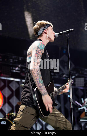 Atlanta, USA. 14Th Dec 2016. Machine Gun Kelly effectuant à la puissance 96.1's iHeart Radio Jingle Ball présentée par Capital One. (B. Crédit : l'accès Photo/Alamy Live News Banque D'Images