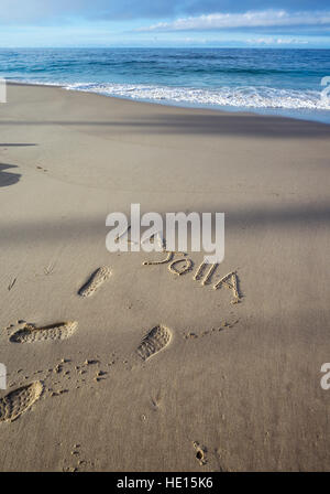 Le mot "La Jolla" écrit dans le sable. La Jolla, Californie. Banque D'Images