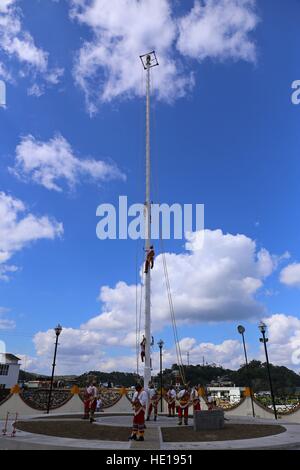 Voladores, le bungee jumpers du Mexique Banque D'Images