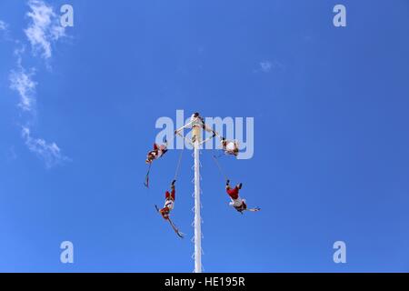 Voladores, le bungee jumpers du Mexique Banque D'Images