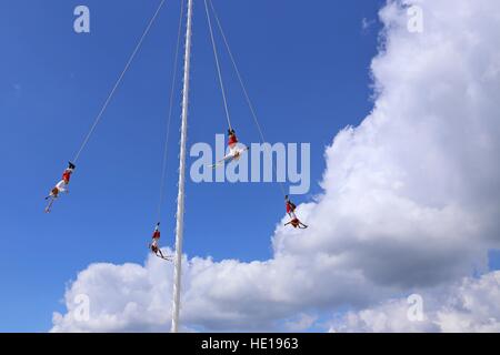 Voladores, le bungee jumpers du Mexique Banque D'Images