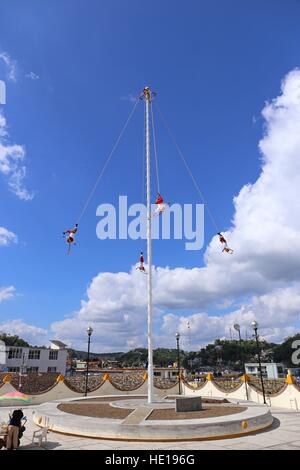 Voladores, le bungee jumpers du Mexique Banque D'Images