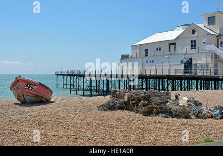 Front de Mer, plage et jetée de Littlehampton West Sussex, Angleterre Banque D'Images