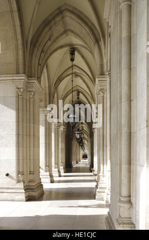 Arcades dans Hôtel de ville de Vienne, Autriche, Europe Banque D'Images