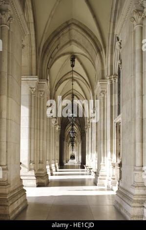 Arcades dans Hôtel de ville de Vienne, Autriche, Europe Banque D'Images