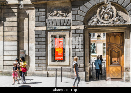 Entrée et cour intérieure de musée Carnavalet Banque D'Images