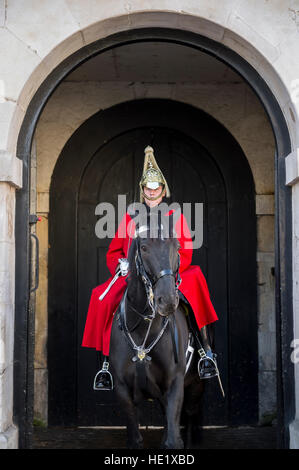 Londres - le 31 octobre 2016 Queen's Life : Canada Garde côtière canadienne de la Household Cavalry se tient dans une arche face à Whitehall. Banque D'Images