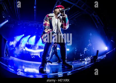 Milano, Italie. Le 15 décembre, 2016. Le rappeur italien Salmo effectue live au fabrique. © Mairo Cinquetti/Pacific Press/Alamy Live News Banque D'Images