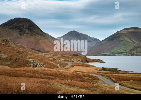 Magnifique coucher de soleil image paysage de montagnes et de l'eau As dans Lkae en automne de District en Angleterre Banque D'Images