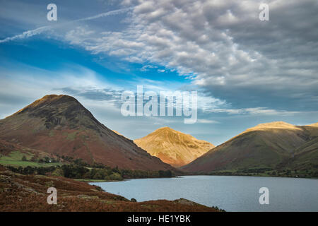 Magnifique coucher de soleil image paysage de montagnes et de l'eau As dans Lkae en automne de District en Angleterre Banque D'Images