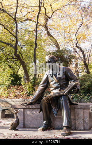 Statue de Hans Christian Andersen, Central Park, NYC Banque D'Images