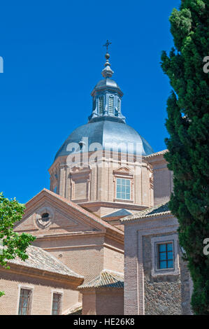 L'église au dôme bleu dans la ville fortifiée de Toledo, Espagne Banque D'Images