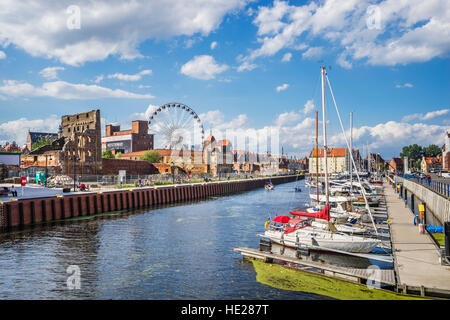 La Pologne, la Poméranie, Gdansk (Dantzig), vue de l'Île Ciel Grenier Ambre grande roue sur l'île de grenier de la Marina Gdansk Banque D'Images