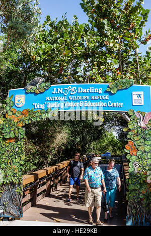 Floride,Sud,Sanibel Barrier Island,J. N. J. N. JN Ding Darling National Wildlife refuge, centre d'éducation aux visiteurs, les visiteurs voyagent à tou Banque D'Images