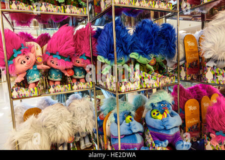 Miami Florida,Aventura Mall,Macy's,grand magasin,intérieur,vente de Dreamworks Trolls,FL161125011 Banque D'Images