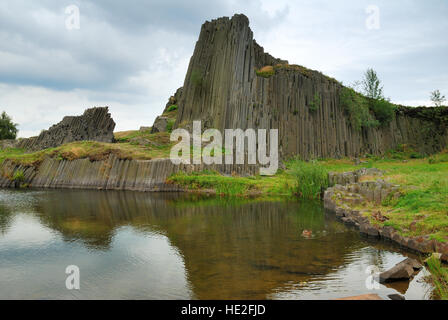 Basalte appelé Panska skala près de Kamenicky Senov ville en Bohême centrale Highlands en République Tchèque Banque D'Images