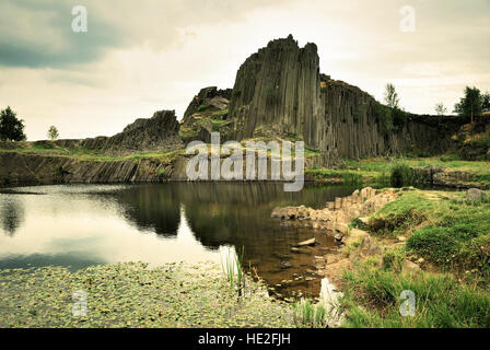 Basalte appelé Panska skala près de Kamenicky Senov ville en Bohême centrale Highlands en République Tchèque Banque D'Images