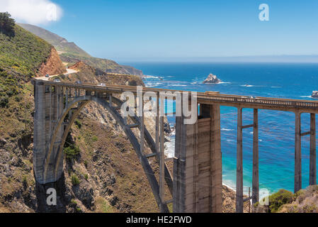 Bixby Bridge sur la côte Pacifique de la Californie, USA. Banque D'Images