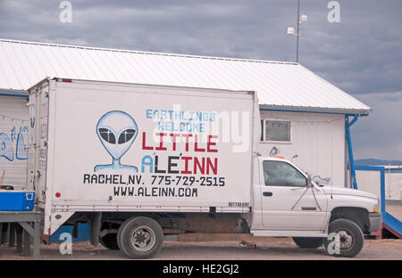 Inscrivez-vous sur un peu de'le'Inn Restaurant, Bar et Motel truck, Rachel, Nevada Banque D'Images