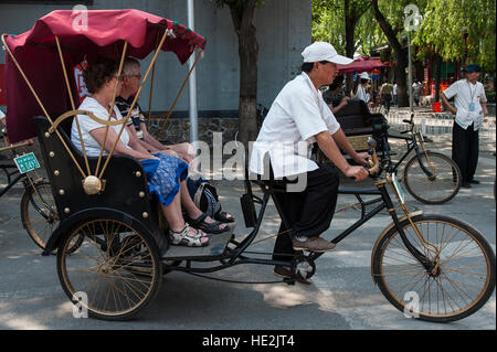 Rickshaw vélo cyclo dans la vieille ville de Pékin en Chine. Banque D'Images