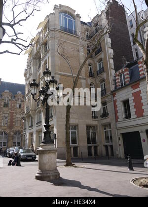 2, Place Saint-Germain des Prés, un carré du vieux Paris dans une journée ensoleillée Banque D'Images