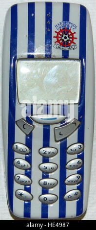 Le Nokia 3310, l'un des téléphones mobiles les plus emblématiques du début des années 2000, est devenu synonyme de fiabilité et de simplicité. Avec son design durable et sa longue autonomie, le 3310 reste un symbole nostalgique de l'ère des téléphones mobiles. Banque D'Images