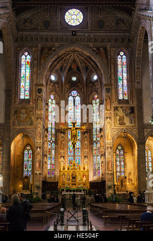 FLORENCE, ITALIE - 6 novembre, 2016 : intérieur de la Basilique de Santa Croce (Basilique de la Sainte Croix) dans la ville de Florence. L'église est lieu de sépulture de f Banque D'Images